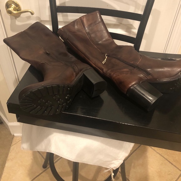 Boots - Picture 3 of 5